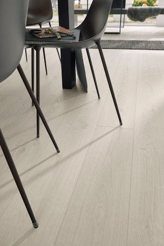 MEISTER Designboden MeisterDesign. comfort DL 600 S 2052 x 219 x 9 mm 7124 Eiche mountain white Porensynchron-Struktur