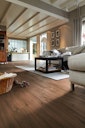 Vorschaubild MEISTER Laminatboden MeisterDesign. laminate LL 150 S 2052 x 220 x 10 mm 06389 Nussbaum Amore Rohholz-Poren-Struktur