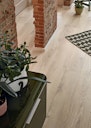 Vorschaubild MEISTER Laminatboden MeisterDesign. laminate LL 250 2052 x 248 x 10 mm 06840 Schlosseiche pure Porensynchron-Struktur