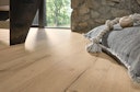Vorschaubild MEISTER Designboden MeisterDesign. next DL 500 S 2052 x 220 x 8 mm 7139 Altholzeiche hell Porensynchron-Struktur