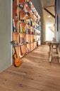 Vorschaubild MEISTER Laminatboden MeisterDesign. laminate LL 150 2052 x 220 x 8 mm 06256 Eiche rustikal cognac Rohholz-Poren-Struktur