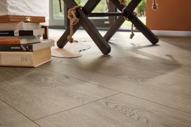 MEISTER Designboden MeisterDesign. comfort DL 600 S 2052 x 219 x 9 mm 7140 Eiche Merino grau Porensynchron-Struktur